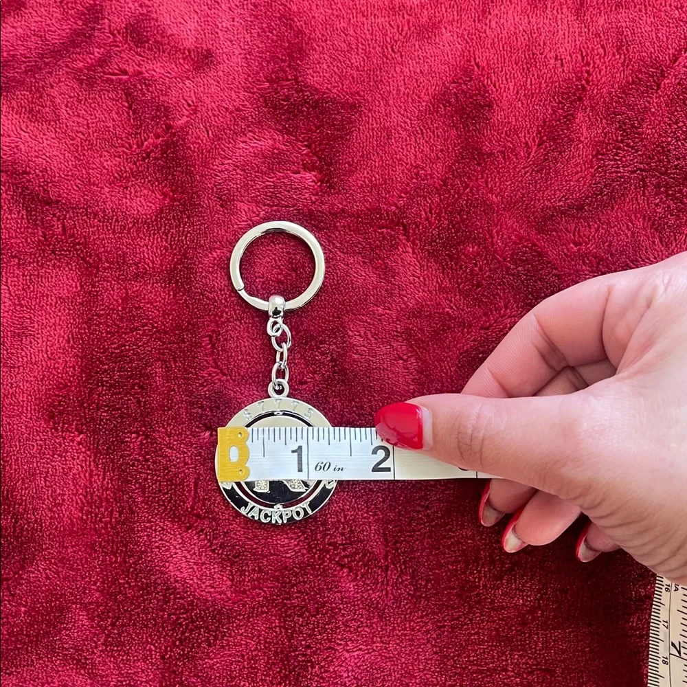 Keychain with 'R' Letter - Picture 6 of 6